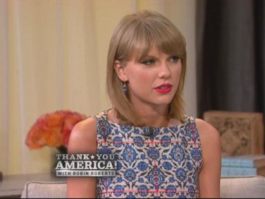 VIDEO: Taylor Swift's Big Family Thanksgiving: 'It's Controlled Chaos'