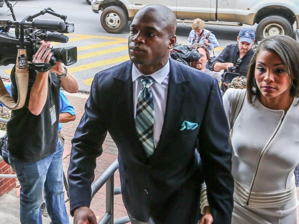 Judge Overturns Suspension of Adrian Peterson - The New York Times