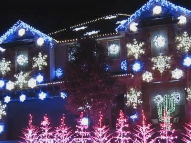 VIDEO: Holiday Light Show Set To 'Let it Go' From 'Frozen'