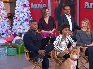 VIDEO: Star-Studded Cast of 'Annie' Takes Over Times Square