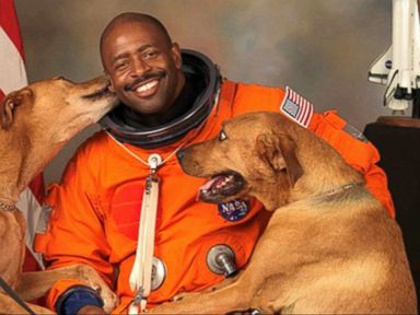 VIDEO: Leland Melvin's official NASA photo features his two dogs.