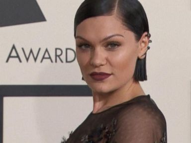 VIDEO: Stars Rock on Grammy Awards Red Carpet 