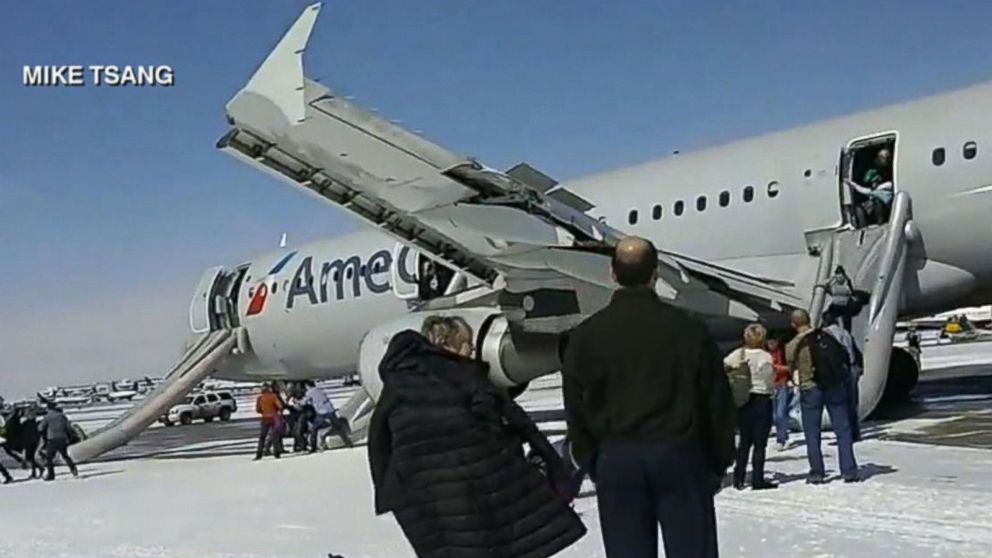 Denver Flight Evacuated After Smoke Filled Cabin Video Abc News 