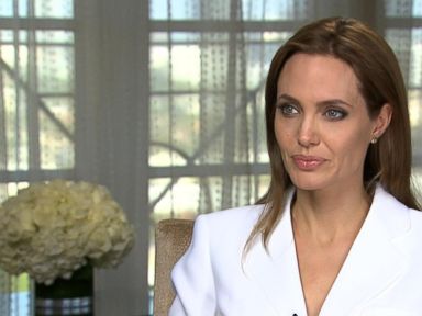 VIDEO: Angelina Jolie Details Ovarian Surgery