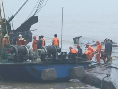 VIDEO: Chinese Weather Threatens Boat Accident Rescue Efforts