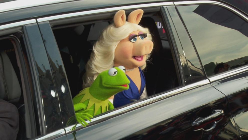 Happy New Year 2022 from Miss Piggy!