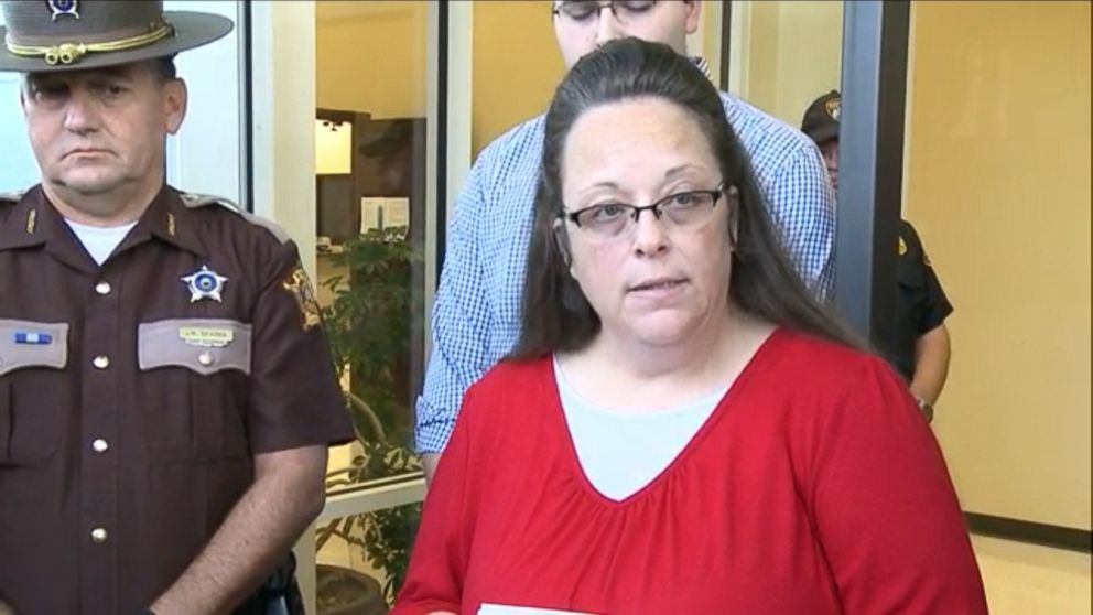 Video Kim Davis Remains Defiant, Makes Tearful Return to Work - ABC News