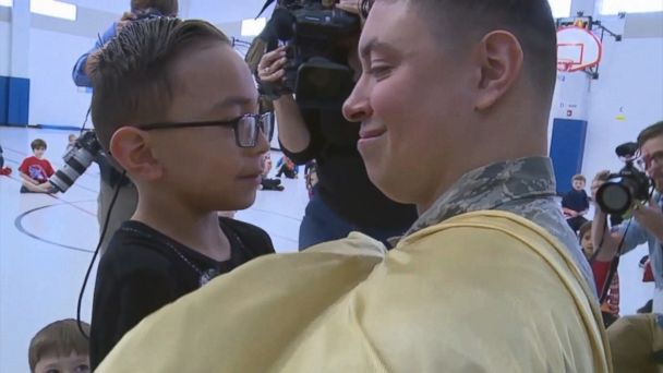 Video Military Dad Surprises Son After Yearlong Deployment Abc News