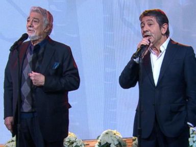 VIDEO: Placido Domingo Christmas Performance