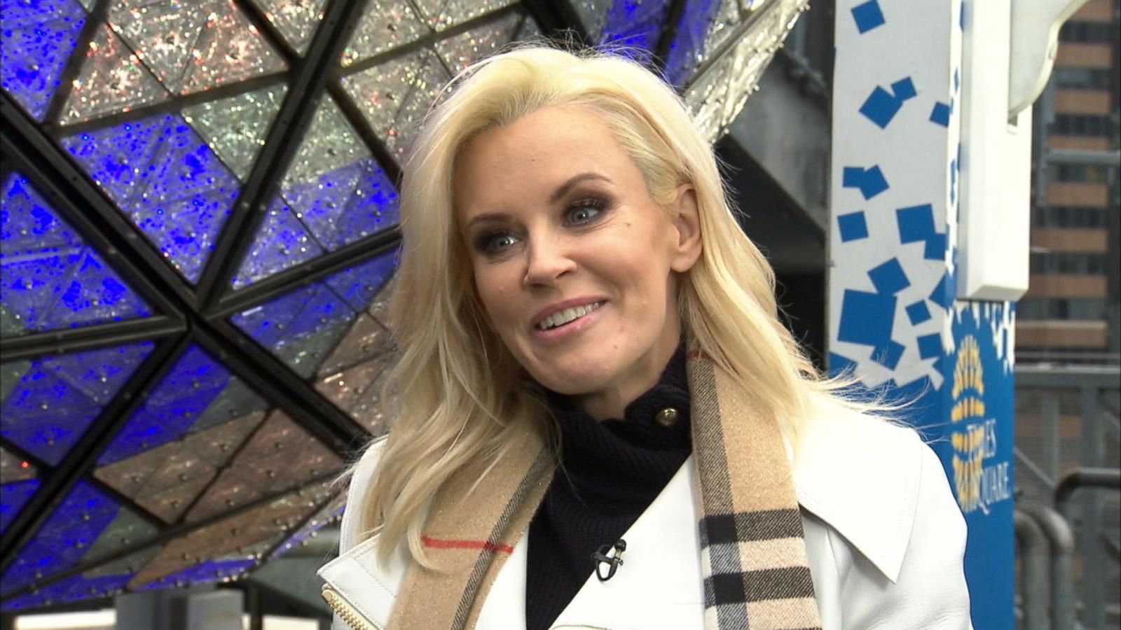 Jenny McCarthy Goes Up Close With the Times Square New Year's Eve Ball ...