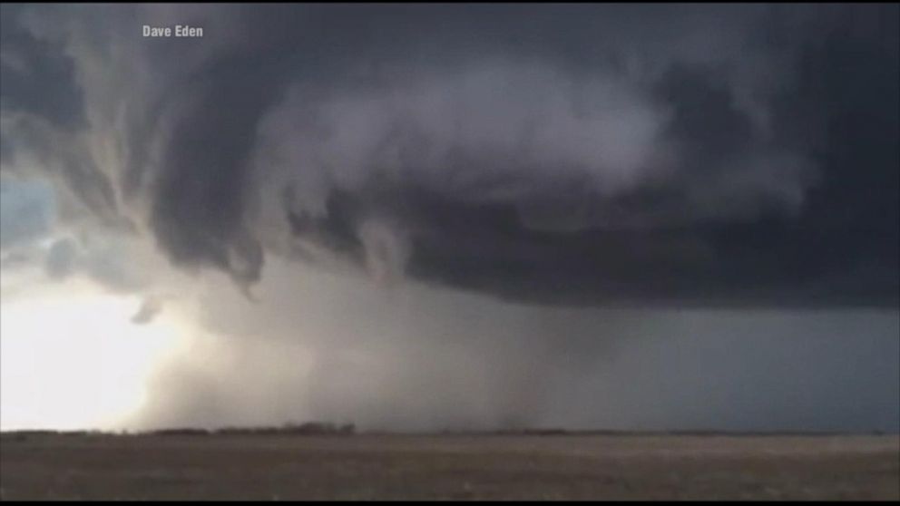 Video Tornadoes Rip Through The Midwest Abc News