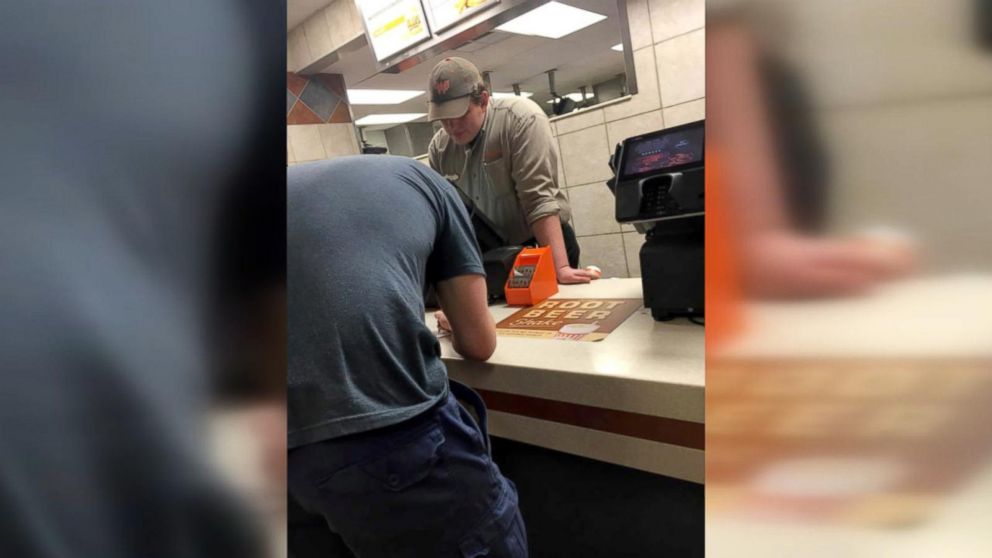 Video Deaf Cashier Photographed as Patrons Patiently Write Down Food ...