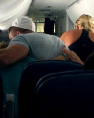 VIDEO: Tim Tebow Leads Passengers in Prayer After In-Flight Medical Emergency 