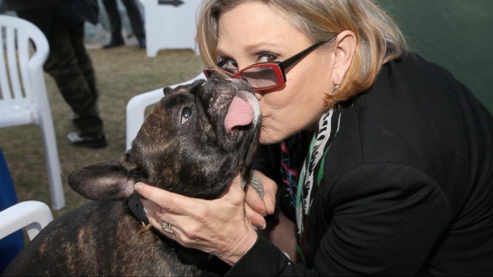 VIDEO: Carrie Fisher Reported to Suffer Cardiac Arrest on Trans-Atlantic Flight