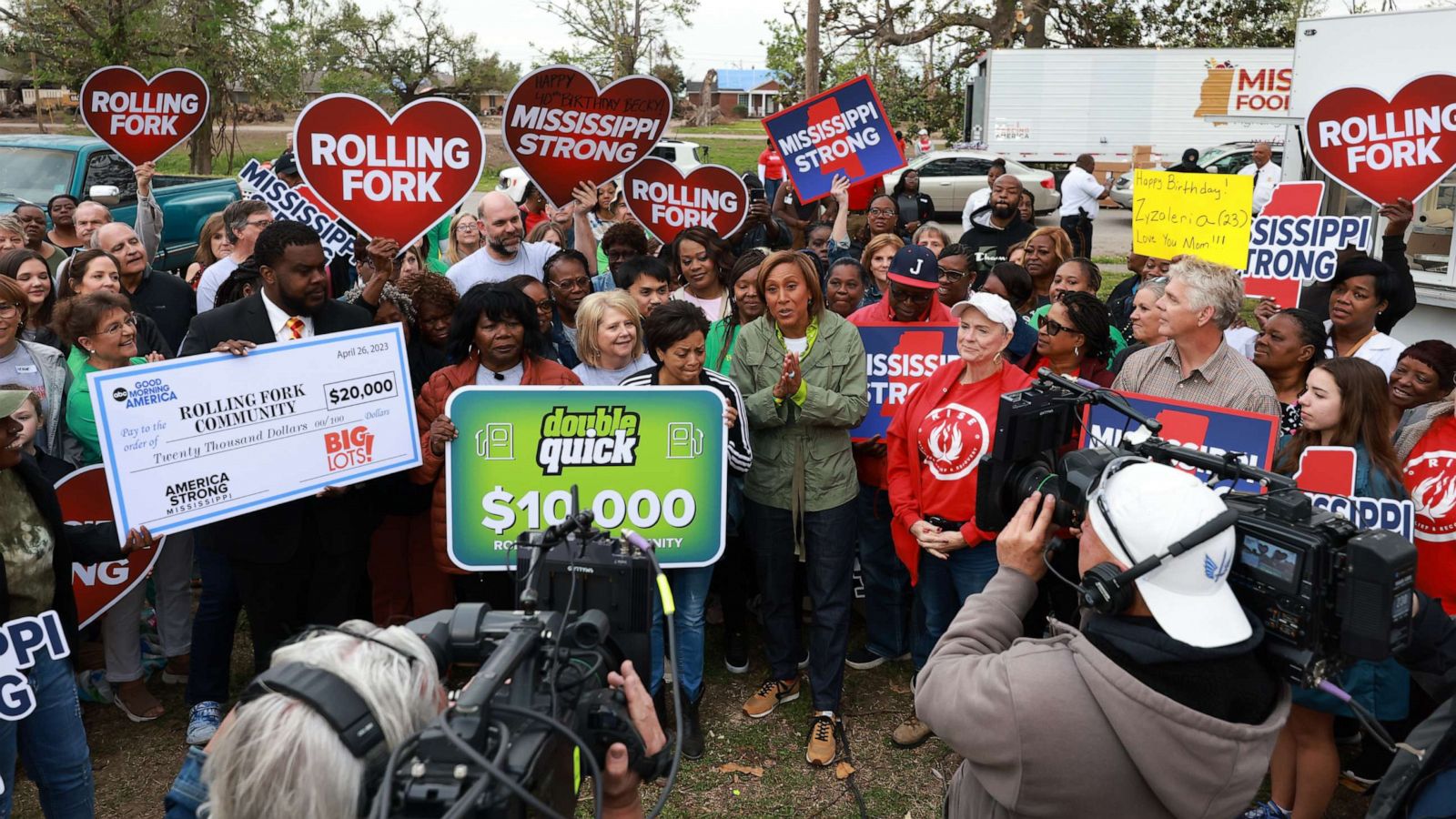 PHOTO: Robin Roberts visits the community of Rolling Fork, Mississippi.