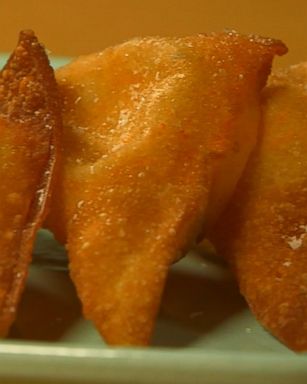 VIDEO: 'GMA' Super Snack Showdown: Buffalo Chicken Wontons Recipe