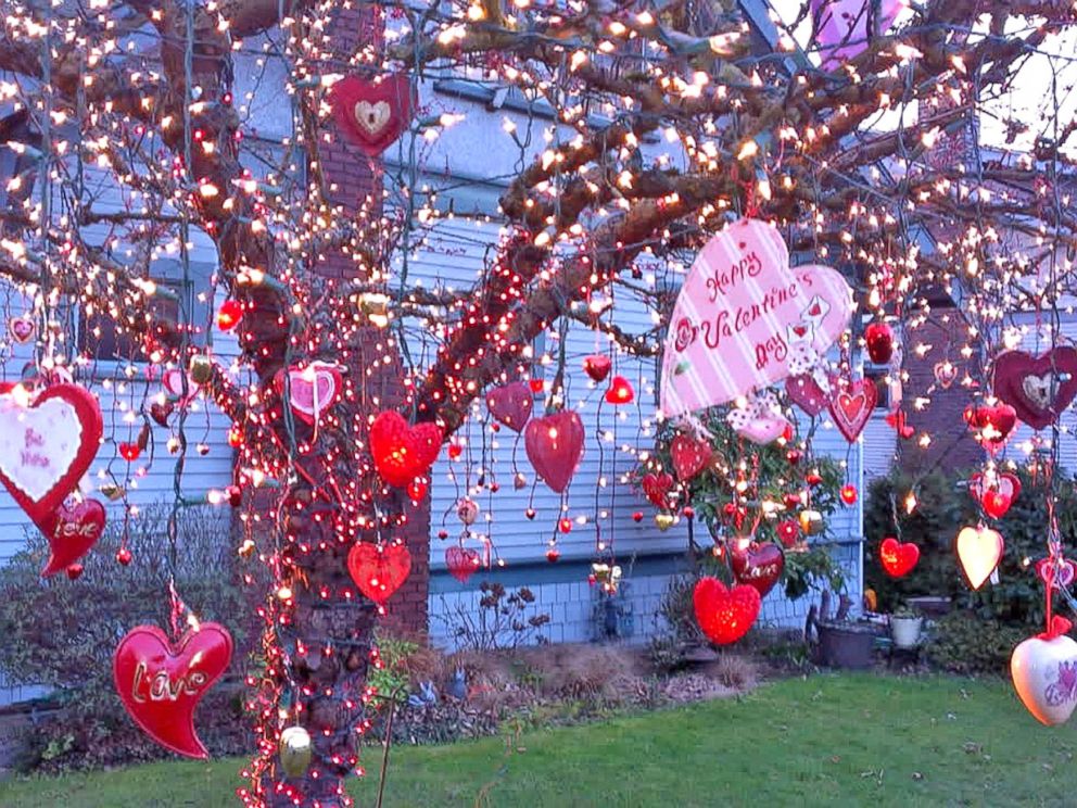 Valentine Tree 2009  Valentines day decorations, Valentine tree