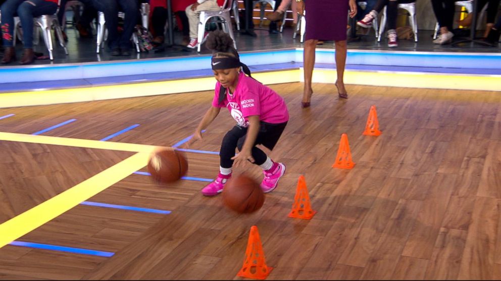 VIDEO: Child basketball prodigy is surprised by a Harlem Globetrotter live on 'GMA' 