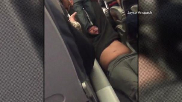 Video United Airlines Settles With Passenger Dragged From Flight Abc News