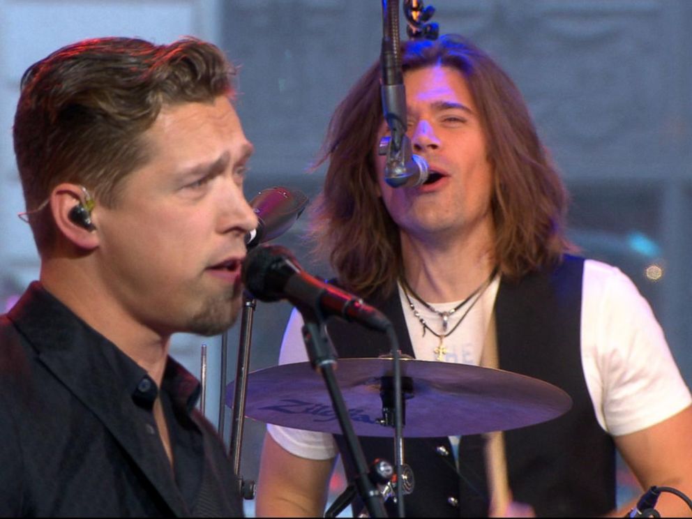 Hanson on avoiding the pitfalls of fame, says 'MMMBop's' success