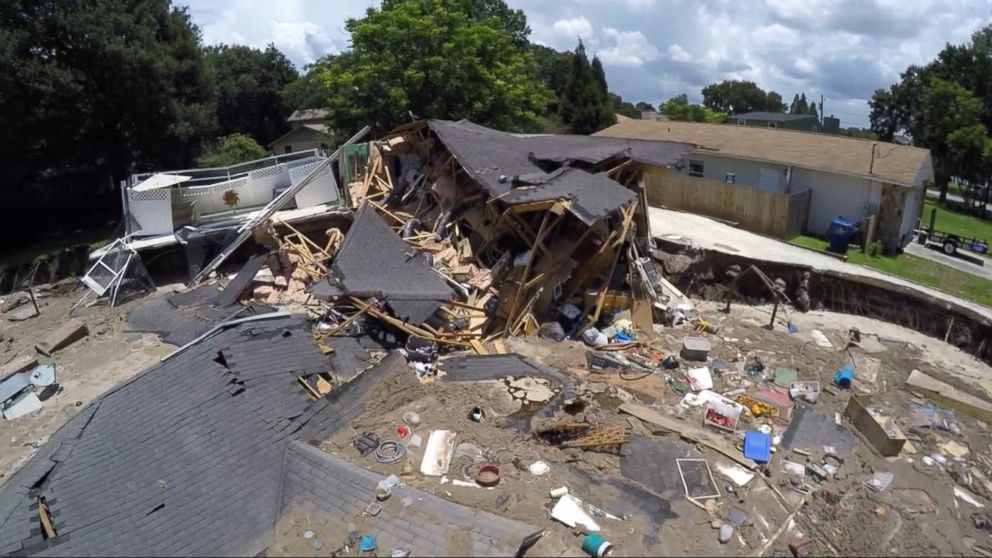Massive Sinkhole Swallows Two Homes In Florida Video Abc News