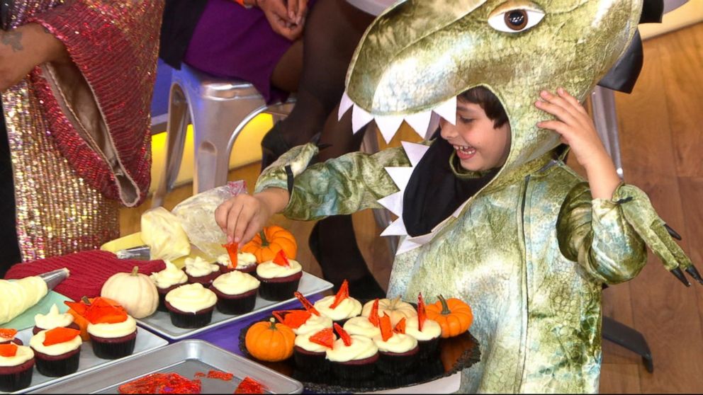 Scary Dessert Recipes For The Perfect Halloween Treats Video Abc News