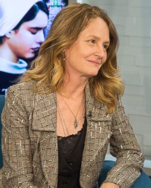 VIDEO: Melissa Leo rocks out to The Beatles' 'Fixing a Hole' 