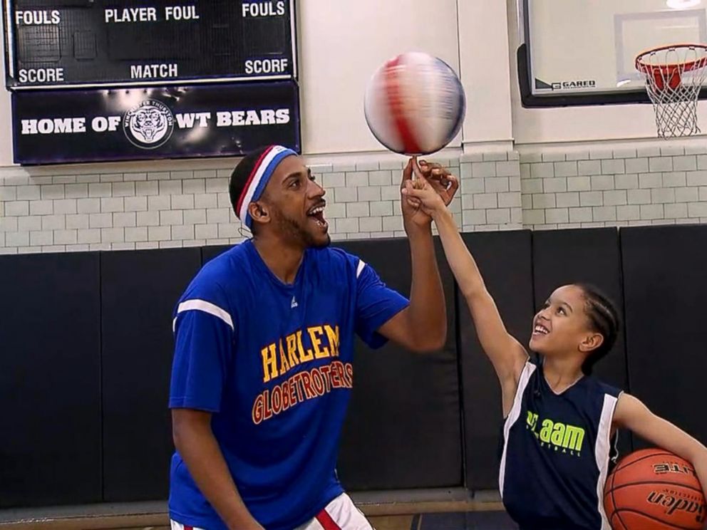 VIDEO: Harlem Globetrotter surprises a 9-year-old basketball star live on GMA