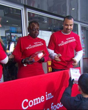 VIDEO: Wells Fargo kicks off its annual holiday food drive live on 'GMA' 