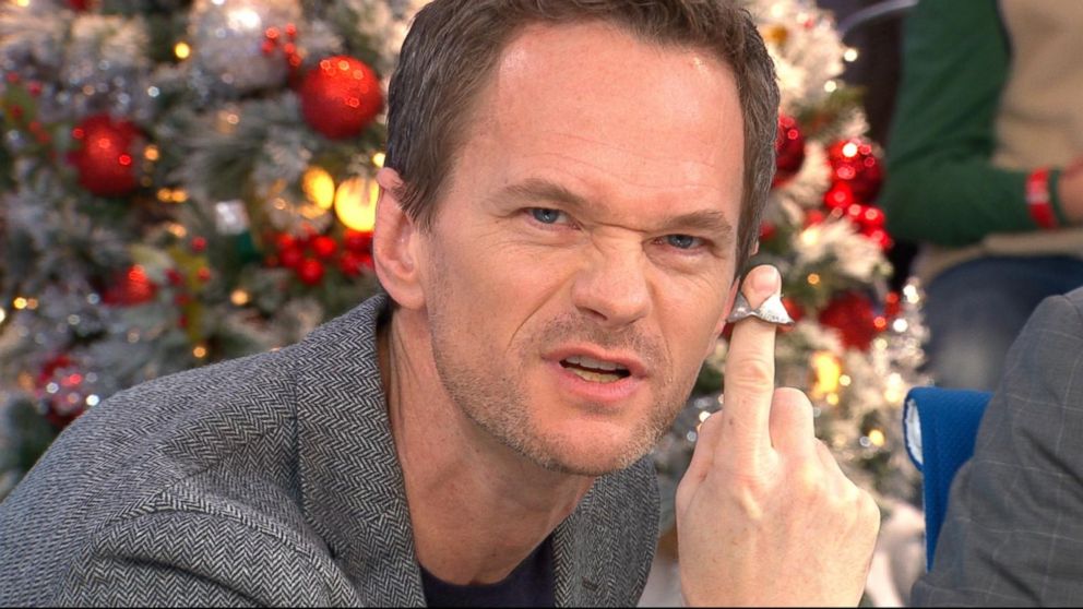 Neil Patrick Harris Performs A Live Magic Trick Thinks It S A