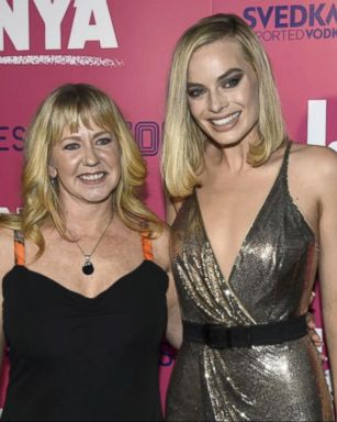 VIDEO: Margot Robbie and Tonya Harding walk the red carpet at 'I, Tonya' premiere