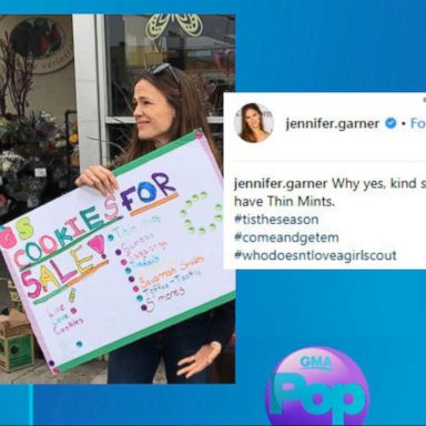 VIDEO: Jennifer Garner sells Girl Scout cookies outside grocery store with daughters