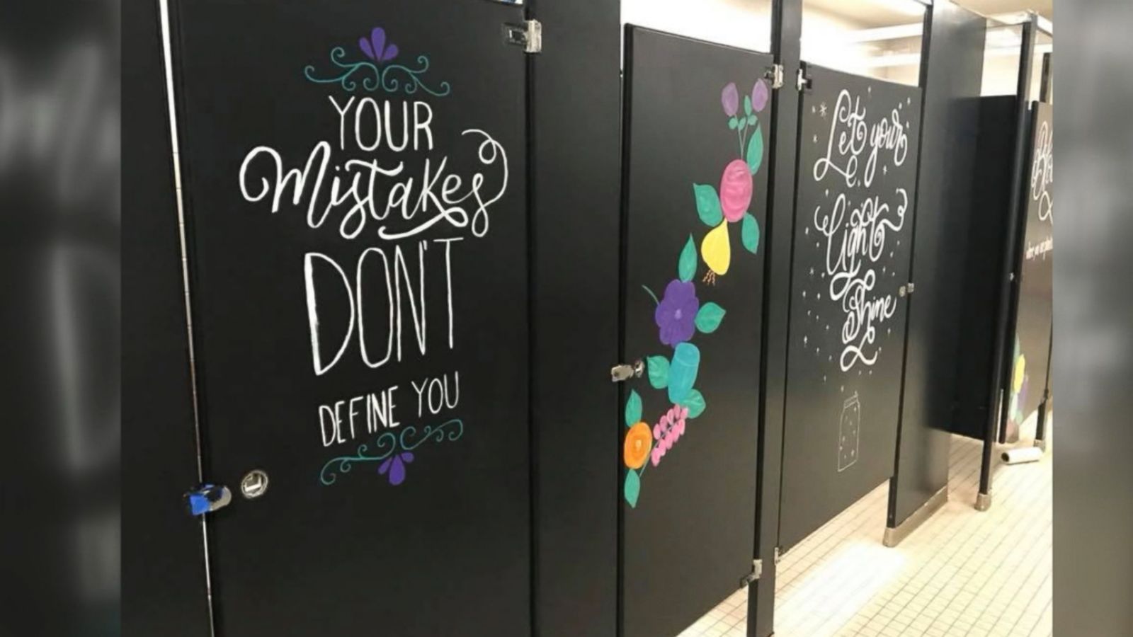 Parents at a Texas elementary school are covering the walls of the school's bathrooms with motivating messages.