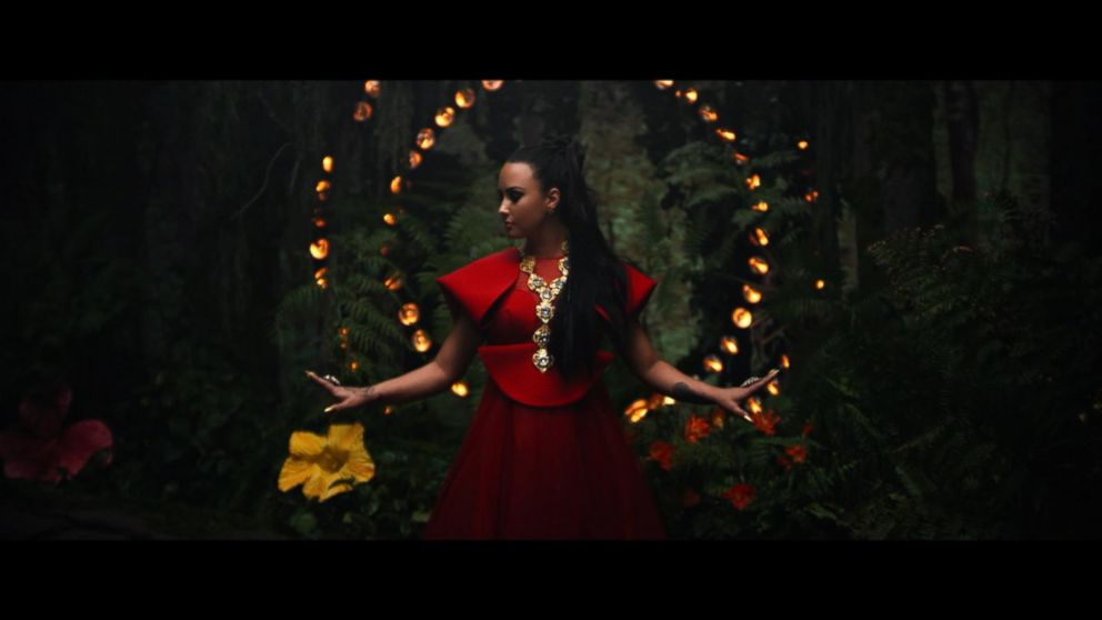 Two Pieces - Demi Lovato [Music Video] 