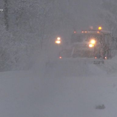 VIDEO: Nor'easter pummels Northeast with heavy snow 