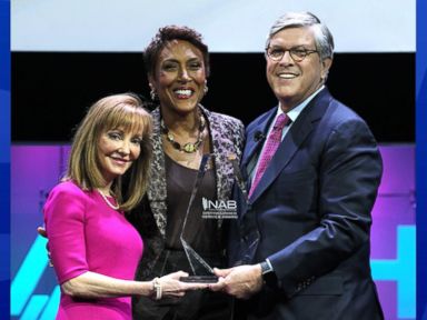WATCH: Robin Roberts receives Distinguished Service Award