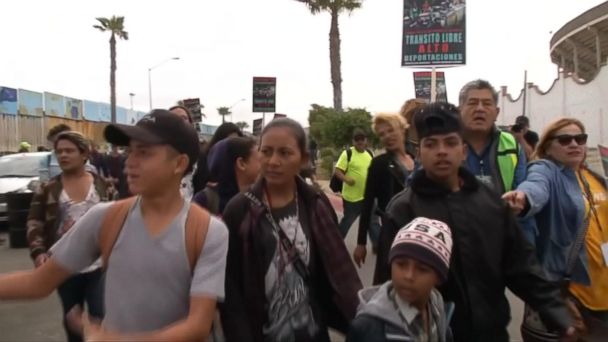 VIDEO: Caravan of migrants reaches US border