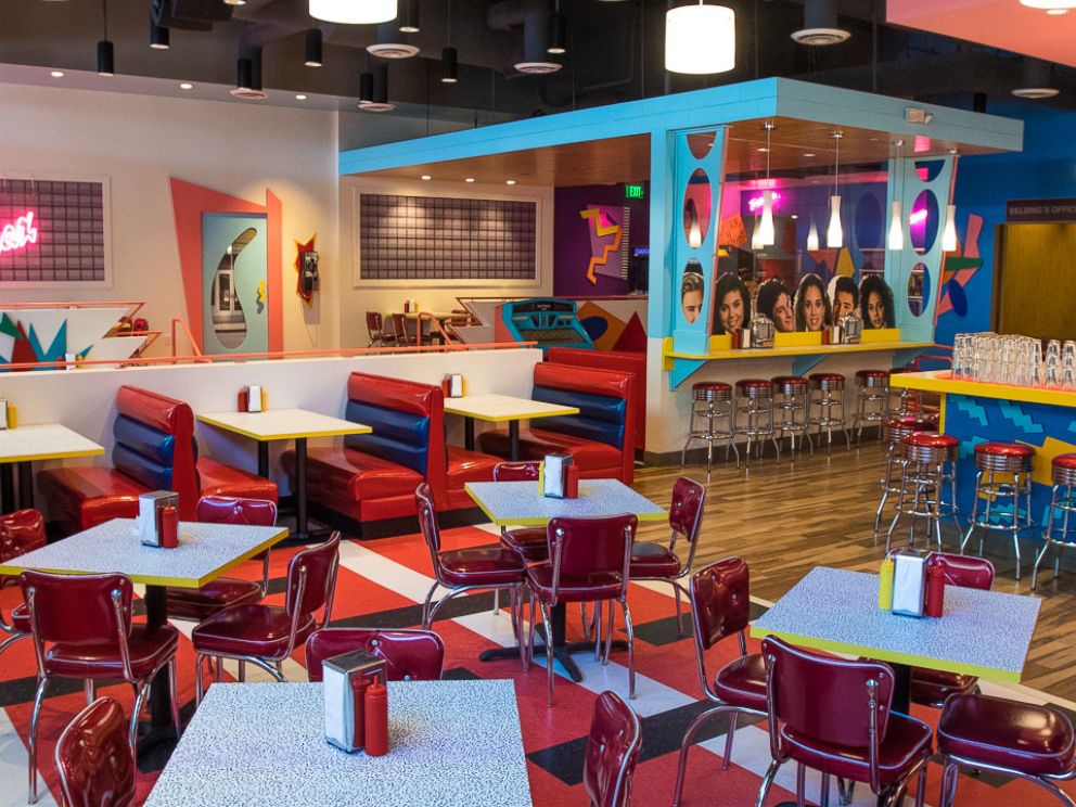 VIDEO: Relive the 90s in this Saved by the Bell pop-up