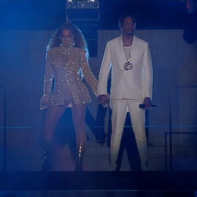 VIDEO:BeyoncÃ© and Jay-Z celebrate 10 years of marriage on stage by performing a duet 