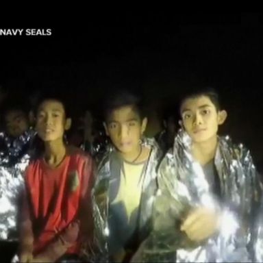 VIDEO: Experts weigh options, risk to rescue Thai trapped soccer team from cave