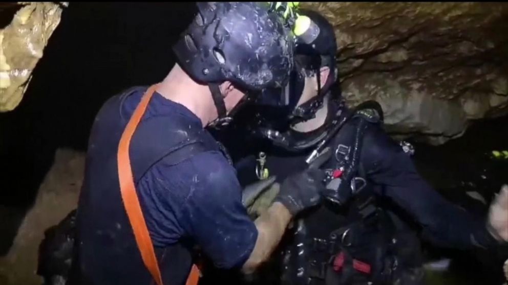 Video Rescue of trapped boys in flooded Thai cave continues - ABC News