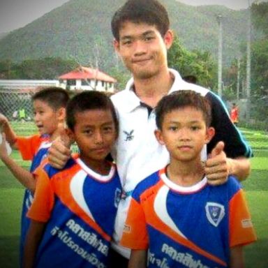 VIDEO: Community rallies behind Thai soccer coach after rescue