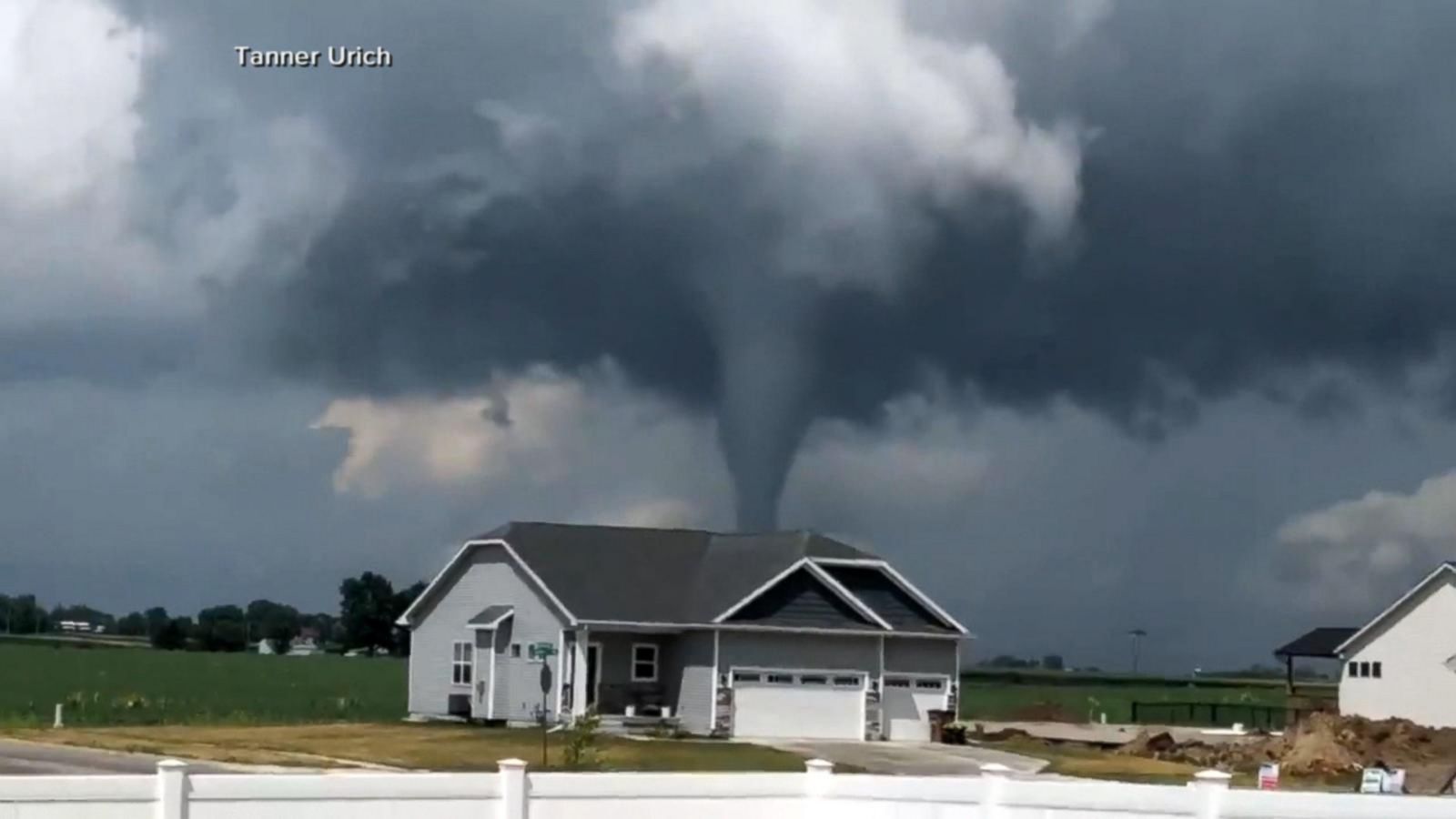 VIDEO: More than 2 dozen tornadoes tear through Iowa