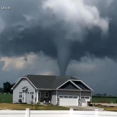 VIDEO: More than 2 dozen tornadoes tear through Iowa