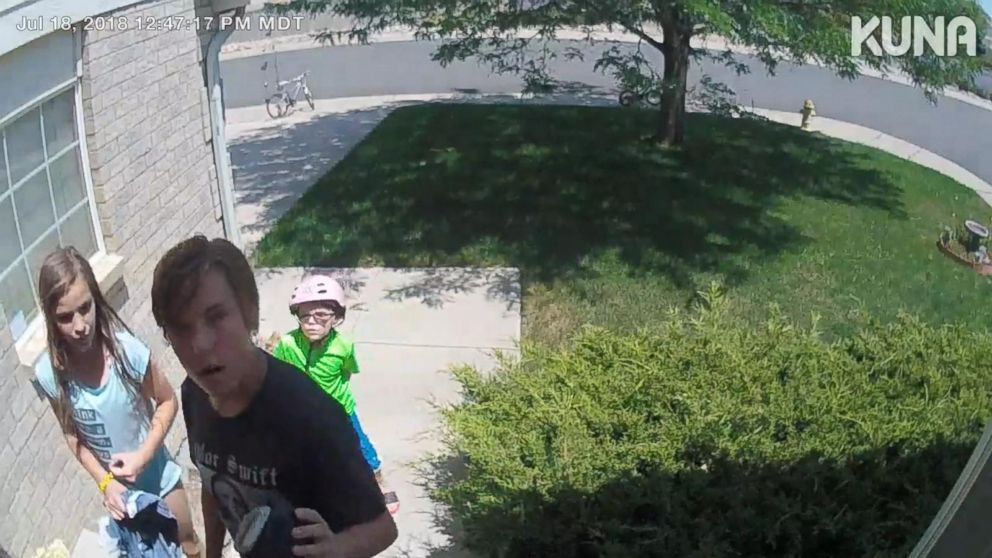 VIDEO: Kids find and return wallet with $700 cash