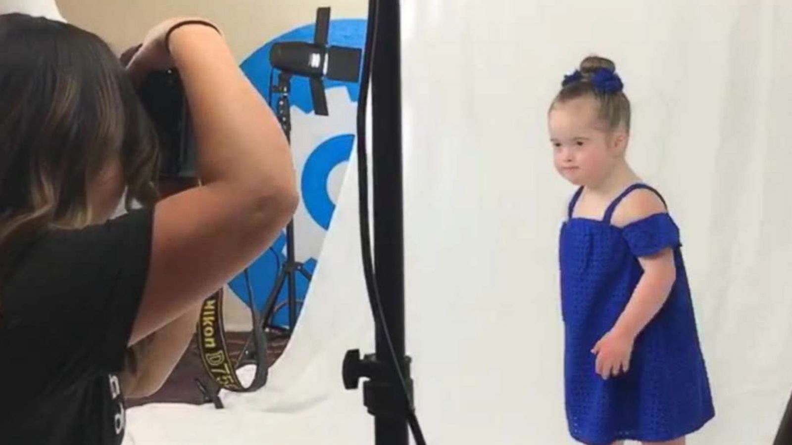 VIDEO: These moms organize pop-up photo shoots for kids with disabilities