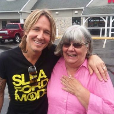 VIDEO: Ruth Reed couldn't believe the recipient of her generosity at a New Jersey Wawa was the Country music star.