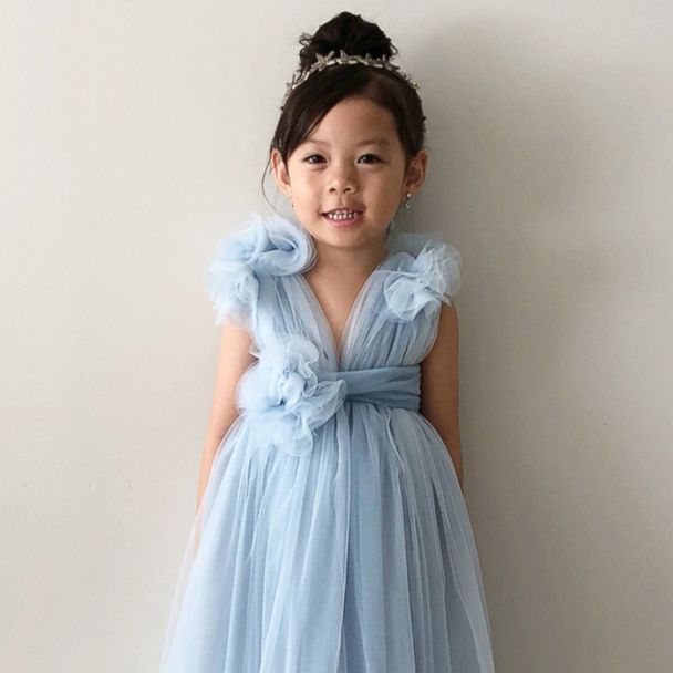 crazy rich asian blue dress Tiny 'Crazy Asians' fans up like Constance Wu, Awkwafina Rachel blue