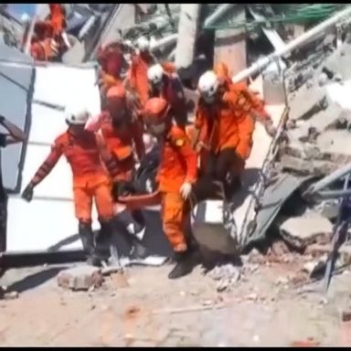 VIDEO: Emergency crews rush to reach remote areas after Indonesia tsunami