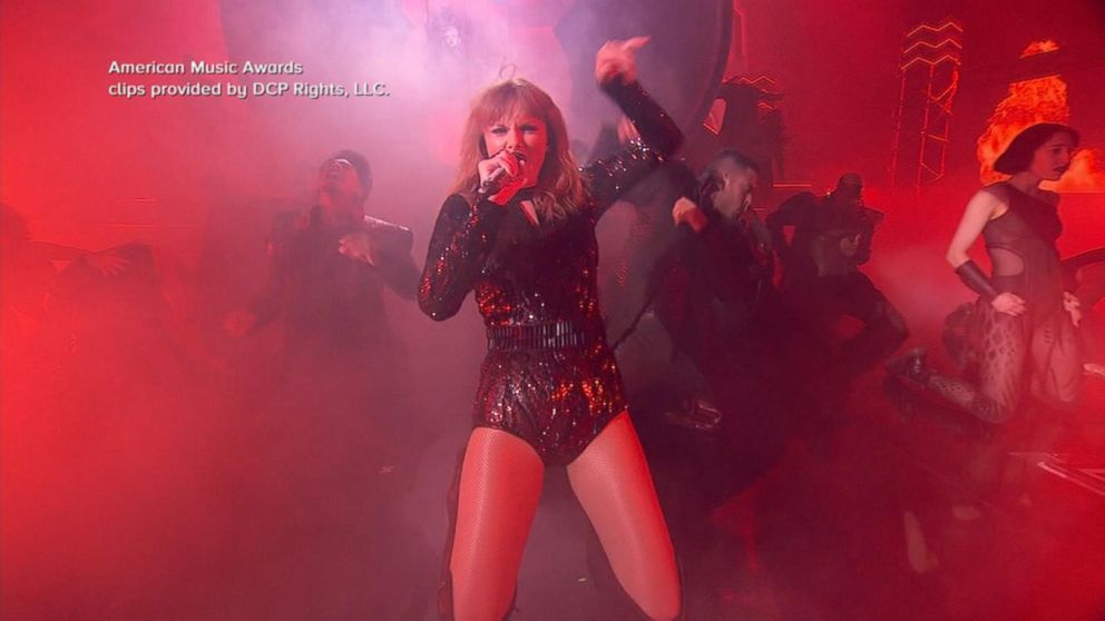 Taylor Swift Brought The House Down At The Amas And Broke A Record